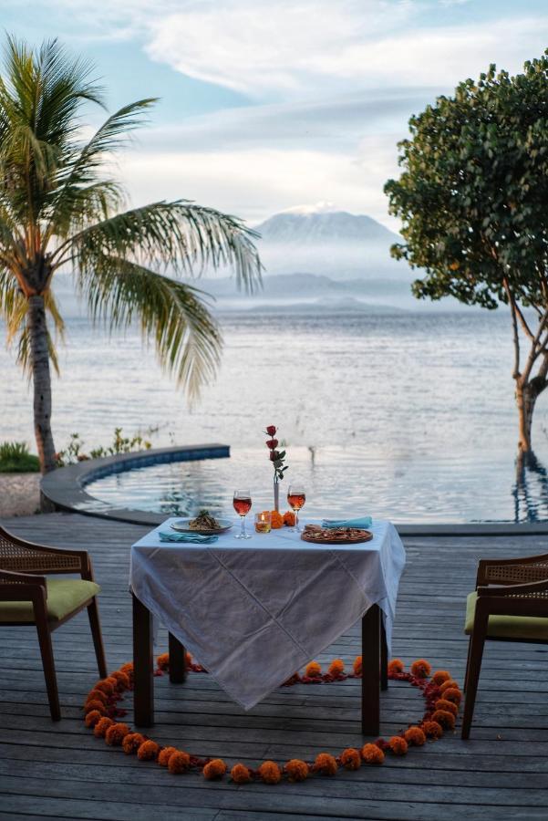 Blue Harbor Beachfront Villas & Resto Ped エクステリア 写真