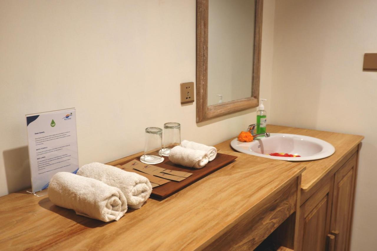 Blue Harbor Beachfront Villas & Resto Ped エクステリア 写真